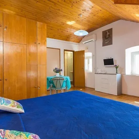 Peppino 3 - Old Town Apartment